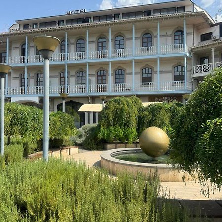 Hotel Beka Palace Тбилиси Екстериор снимка