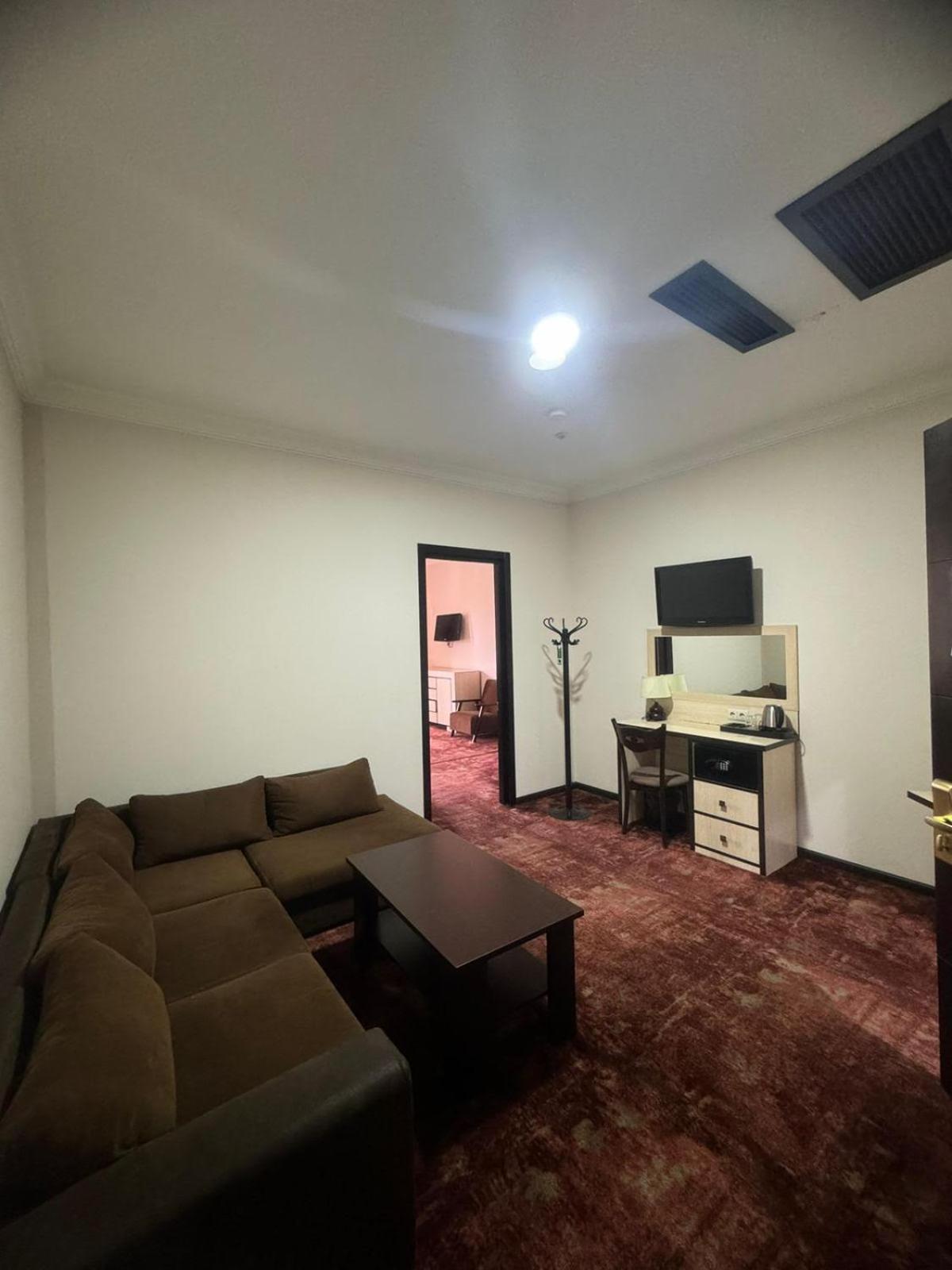 Hotel Beka Palace Тбилиси Екстериор снимка