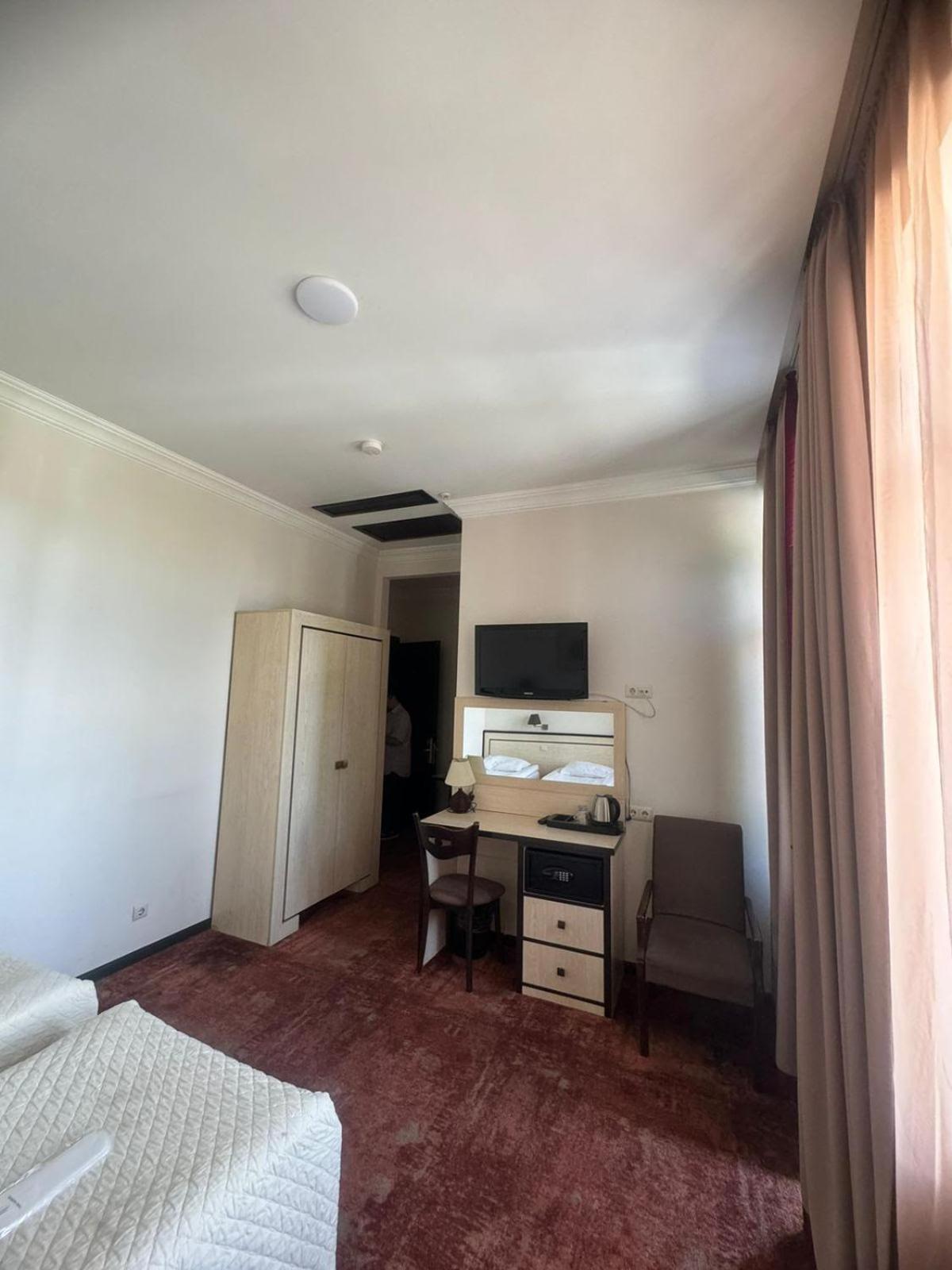 Hotel Beka Palace Тбилиси Екстериор снимка