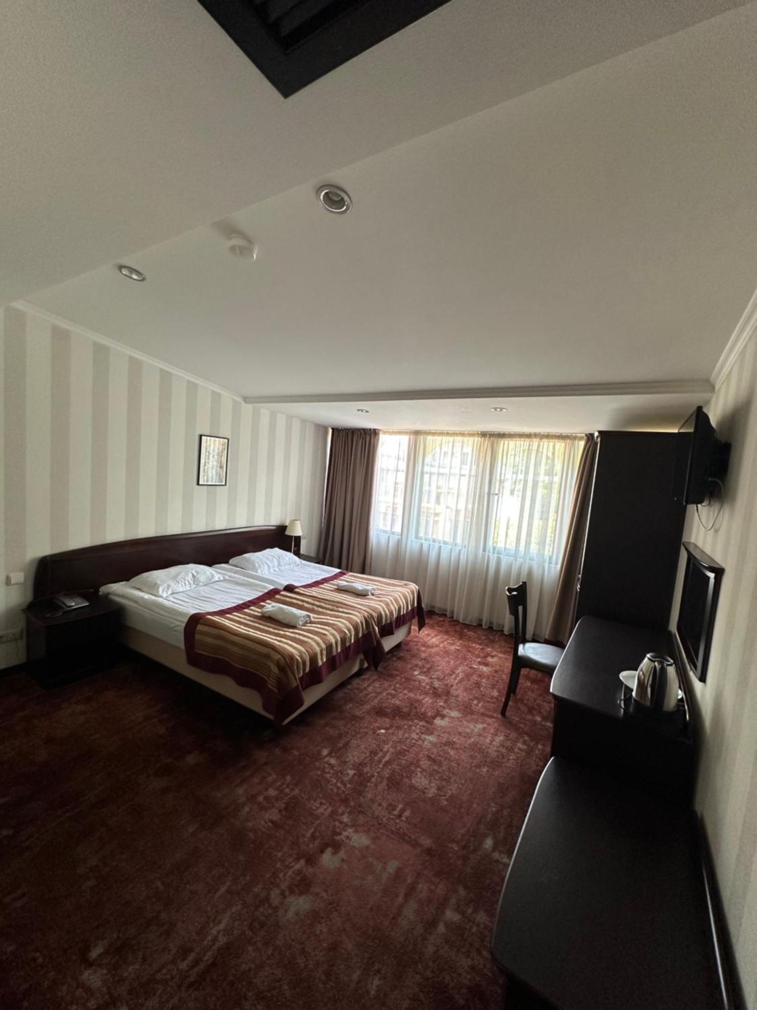 Hotel Beka Palace Тбилиси Екстериор снимка