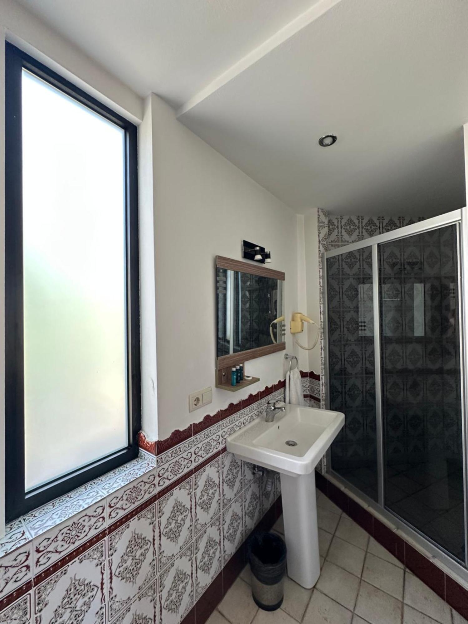 Hotel Beka Palace Тбилиси Екстериор снимка